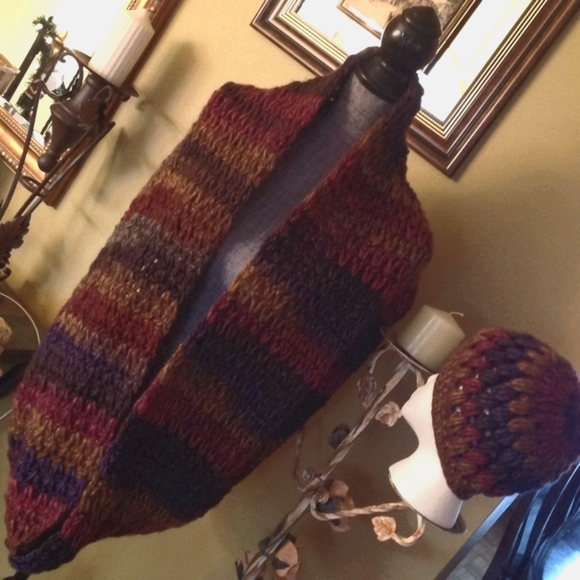 HANDMADE INFINITY SCARF/HAT SET - Picture 2 of 4